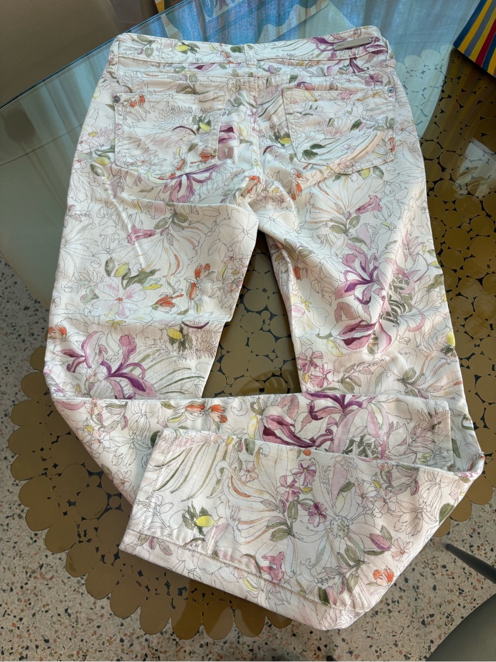 ANTHROPOLOGIE PILCRO Floral Print Mid Rise Denim Jeans. Cream background. 26 - Picture 3 of 8